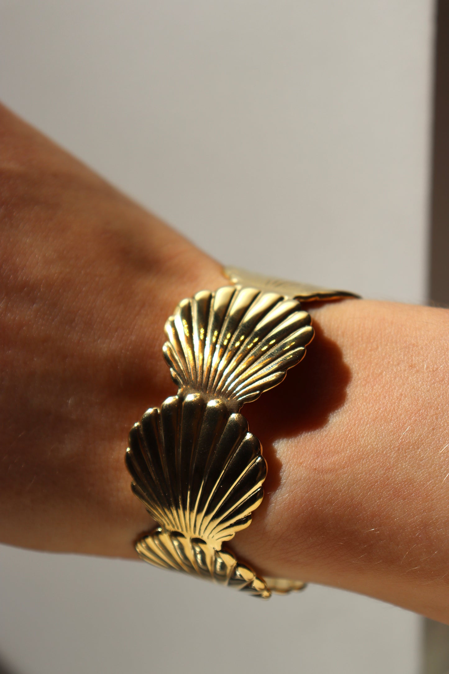 SHELL BRACELET