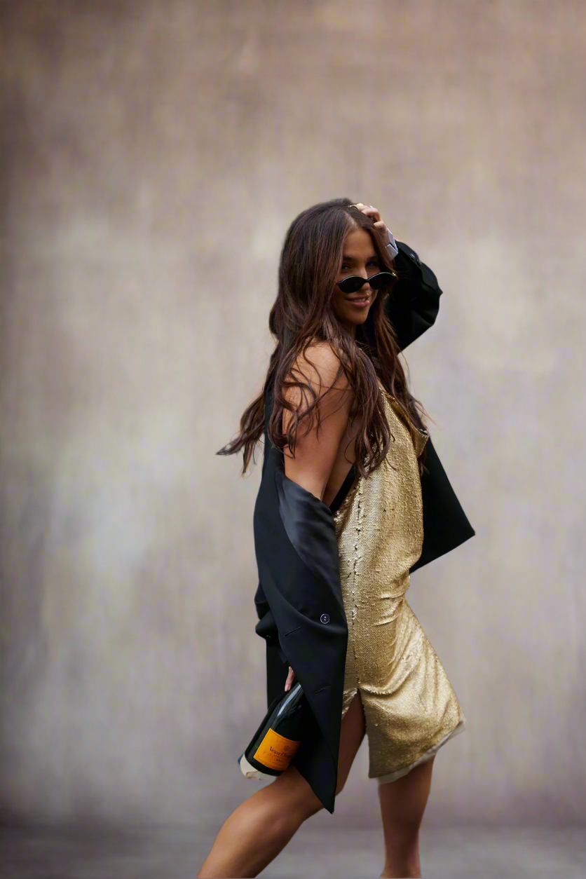 GOLD SEQUINED OPEN BACK DRESS ITEMS Paris 3e GOLD SEQUINED OPEN BACK DRESS ITEMS Paris 3e