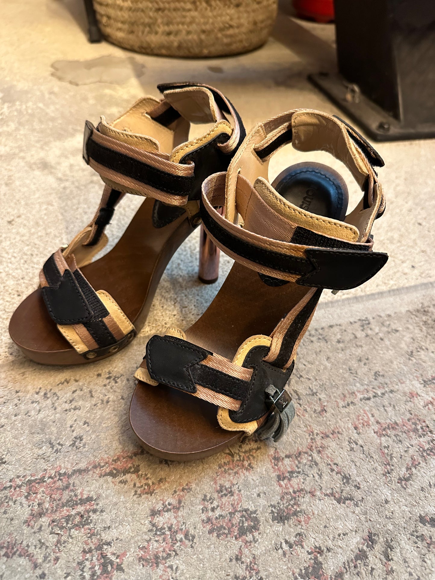 VINTAGE - LV WOOD PLATFORM SANDALS
