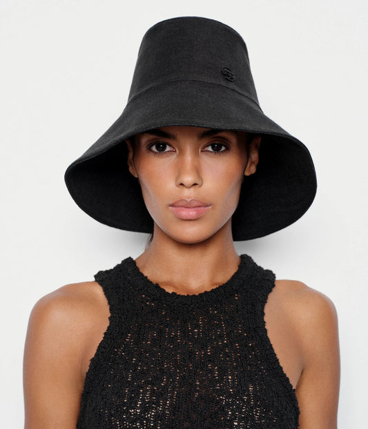 BLACK BUCKET HAT