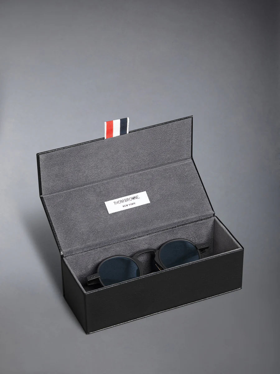 ROUND SUNGLASSES IN TITANIUM BLACK