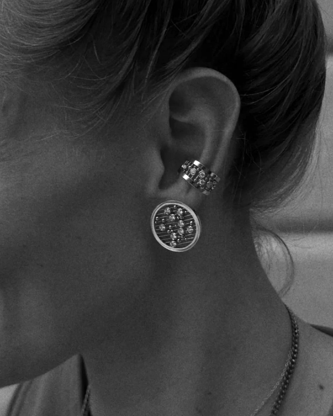 STRINGS ROUND EARRING/ BROOCH