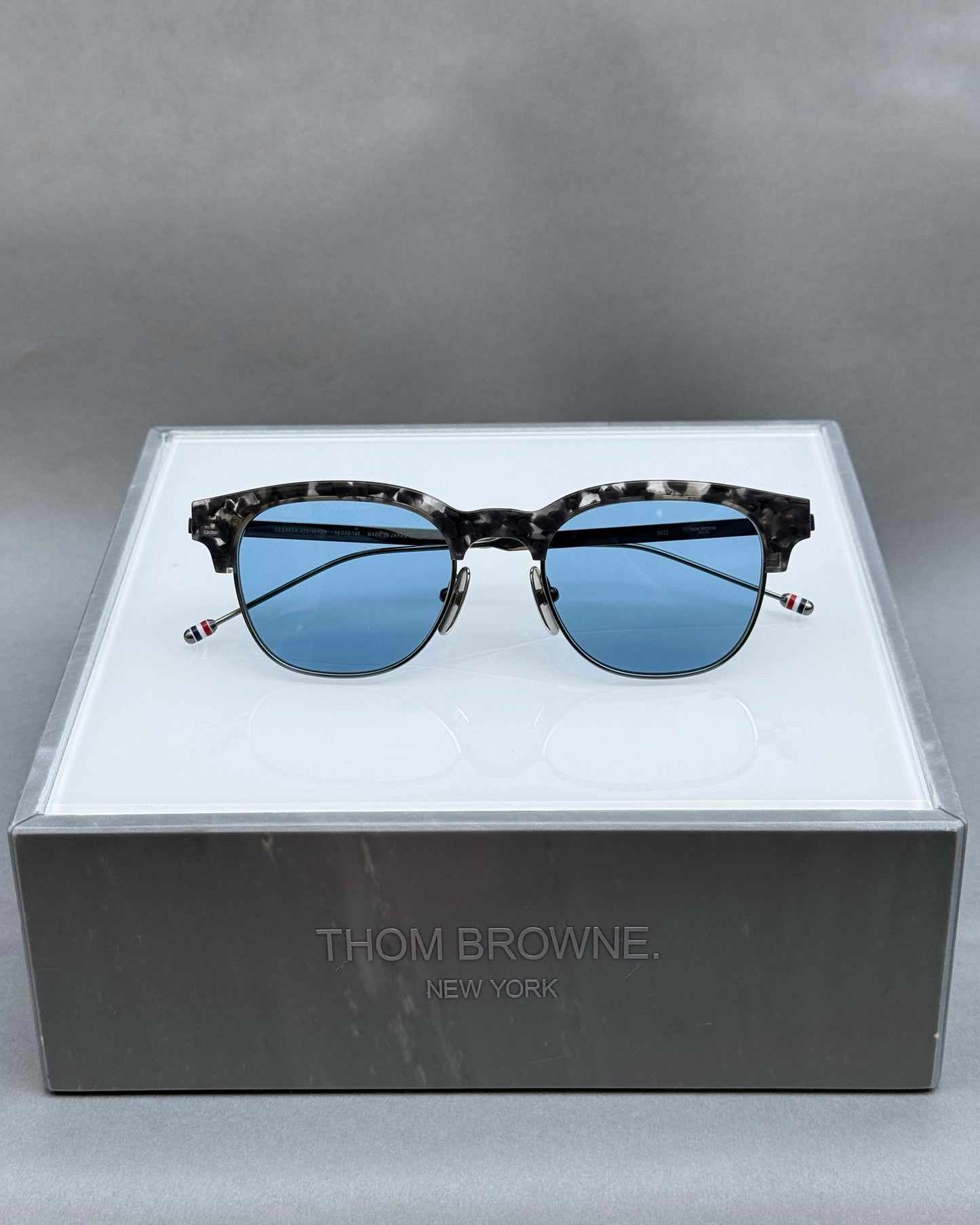 OVAL SUNGLASSES IN ACETATE AND TITANIUM WITH BLUE LENSES