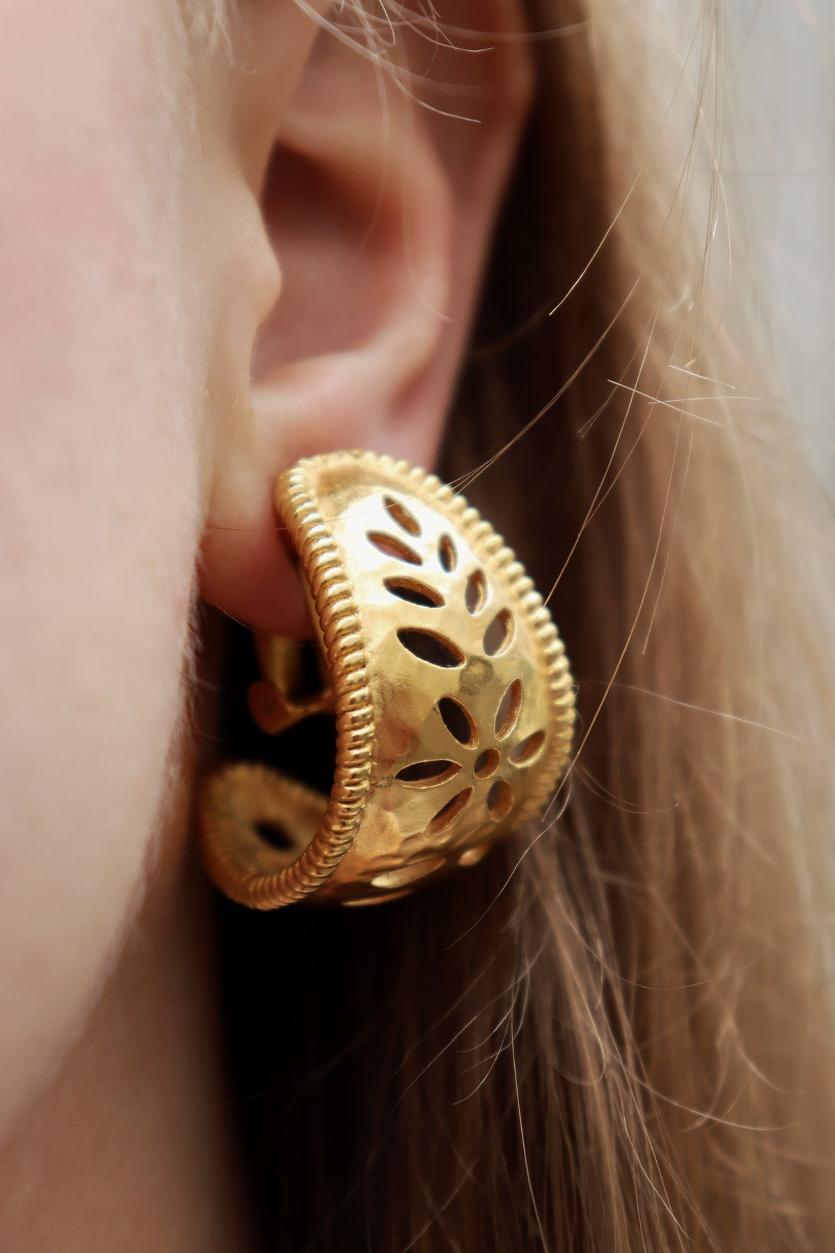 VINTAGE - LANVIN EAR CLIPS