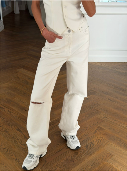 BOYFRIEND JEANS IN WHITE