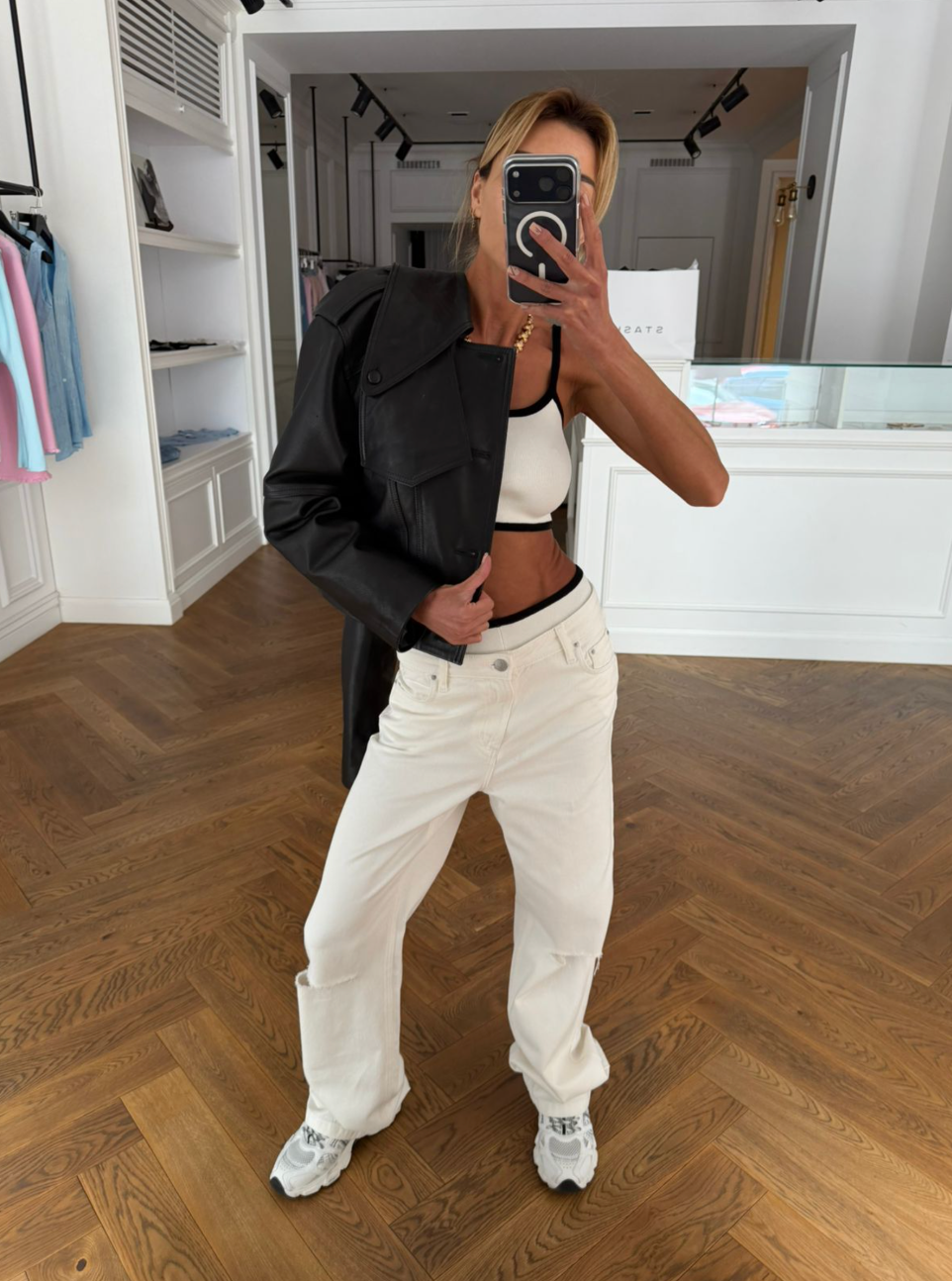 BOYFRIEND JEANS IN WHITE
