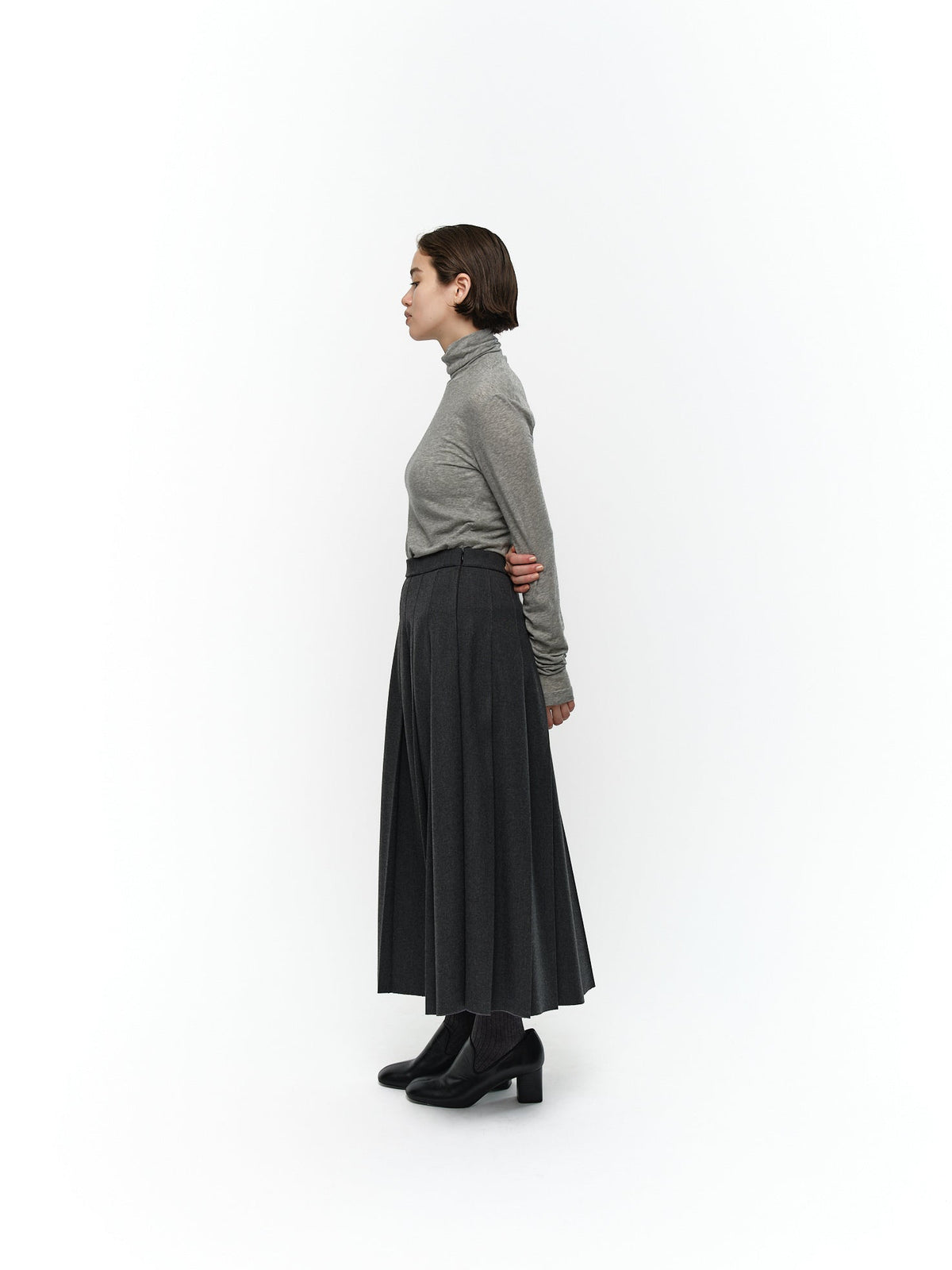 CLASSIC PLEATED SKIRT