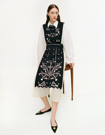 BLACK EMBROIDERED APRON