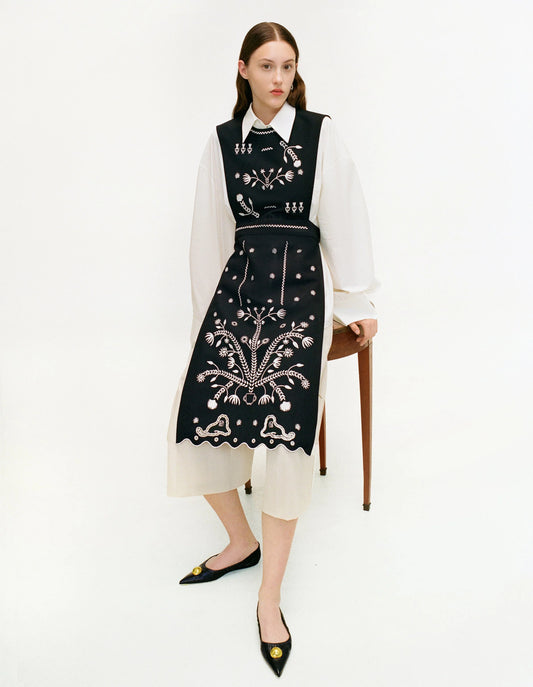BLACK EMBROIDERED APRON