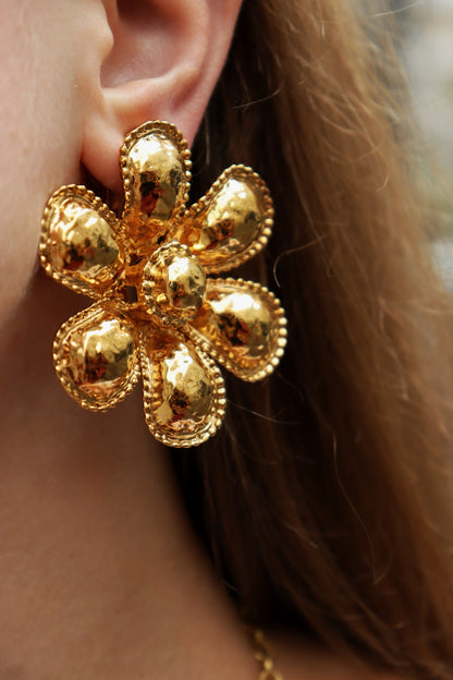 VINTAGE - MOSCHINO FLOWER EAR CLIPS