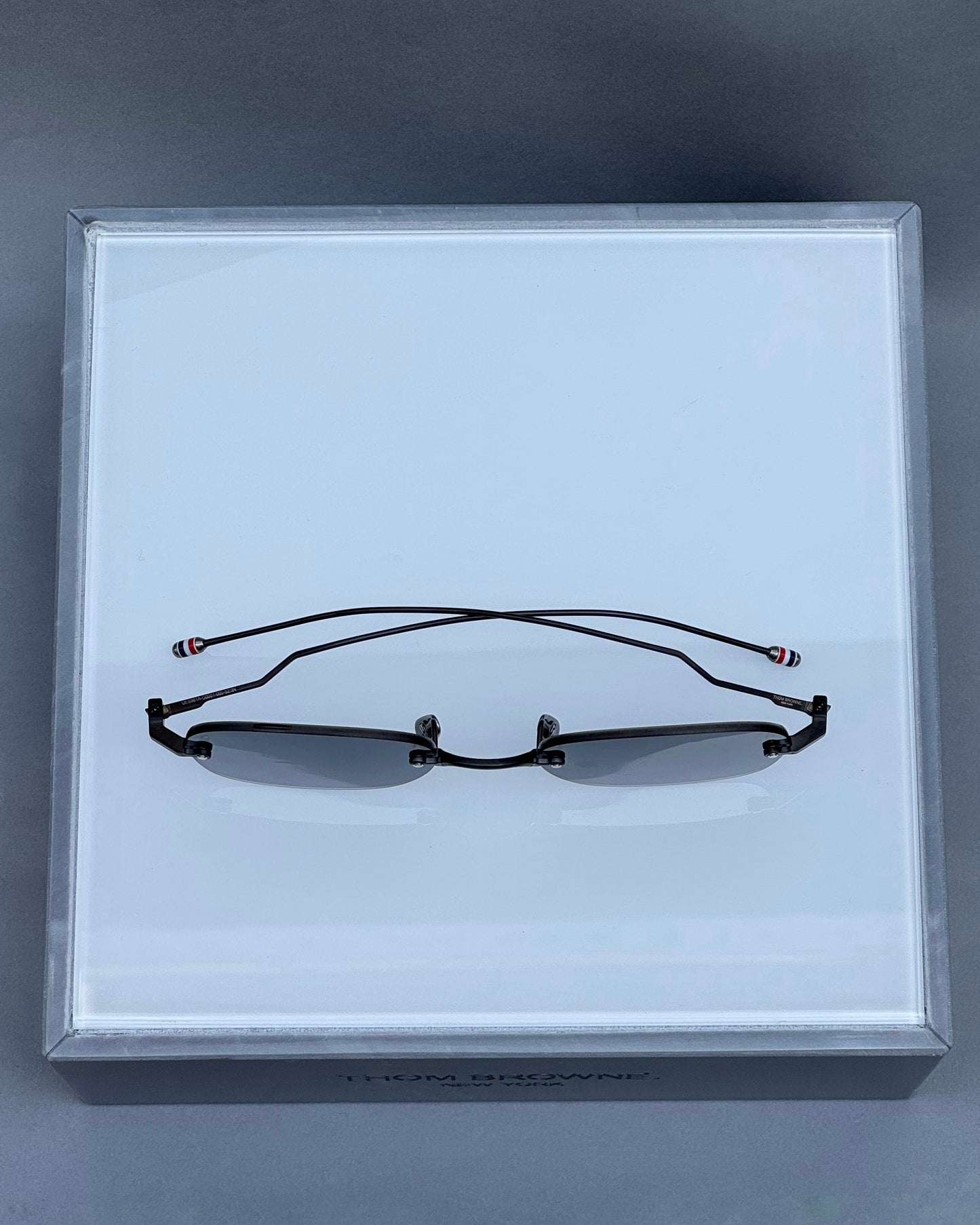 RECTANGULAR RIMLESS SUNGLASSES IN TITANIUM