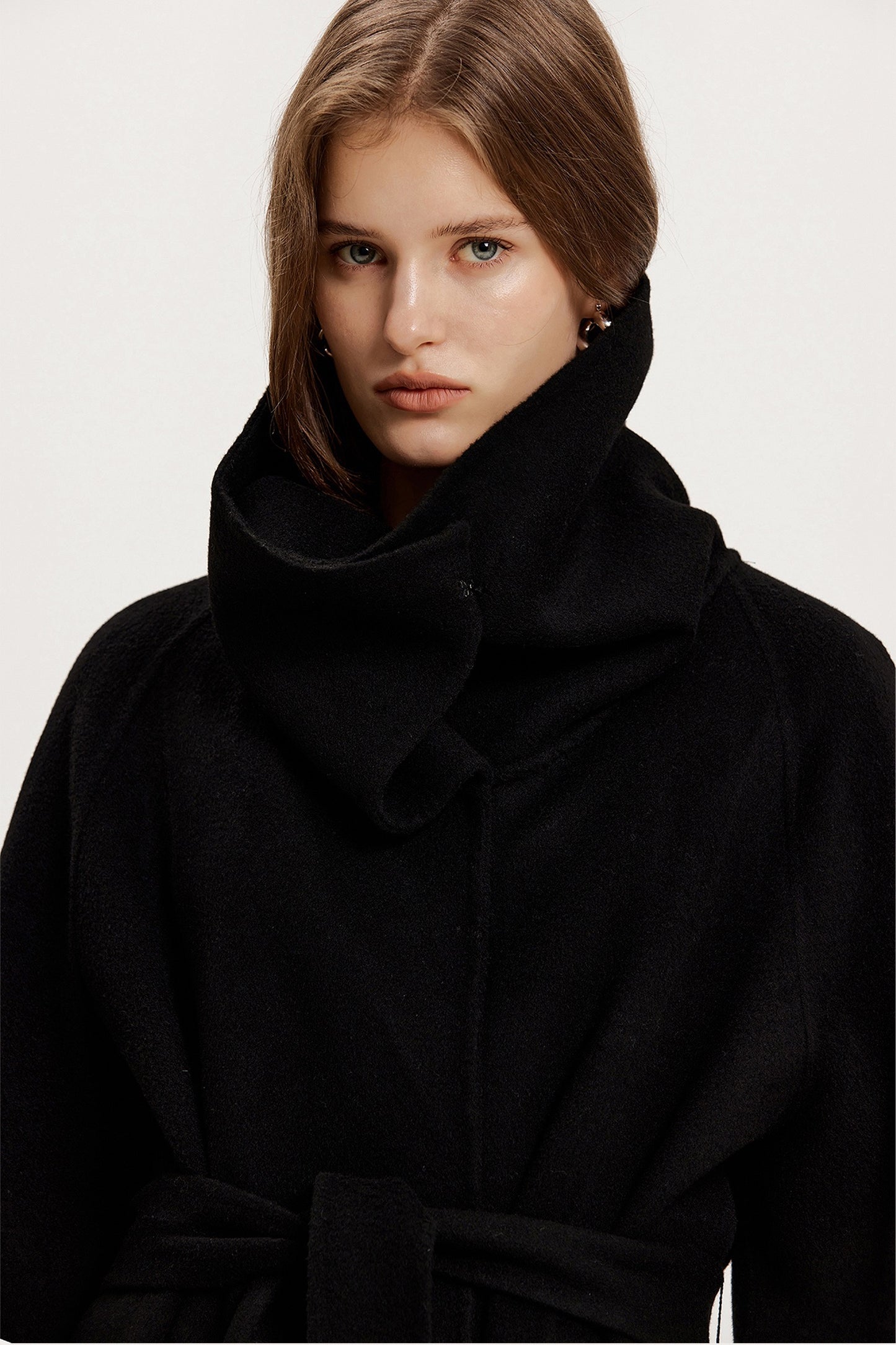 DIANA OVERSHAWLHANDMADE COAT BLACK