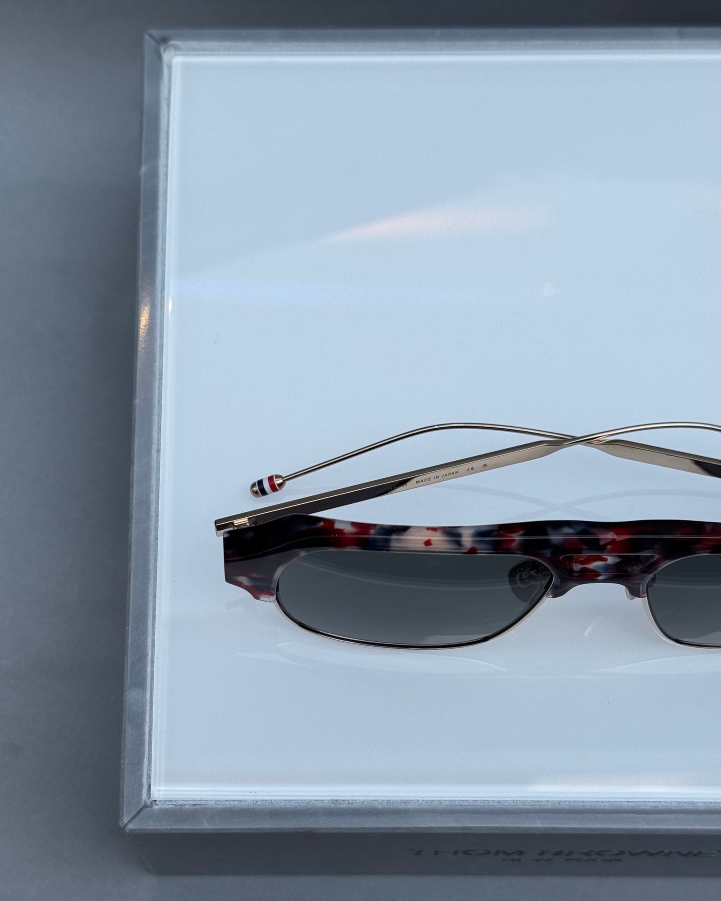 PILOT SUNGLASSES IN ACETATE AND TITANIUM