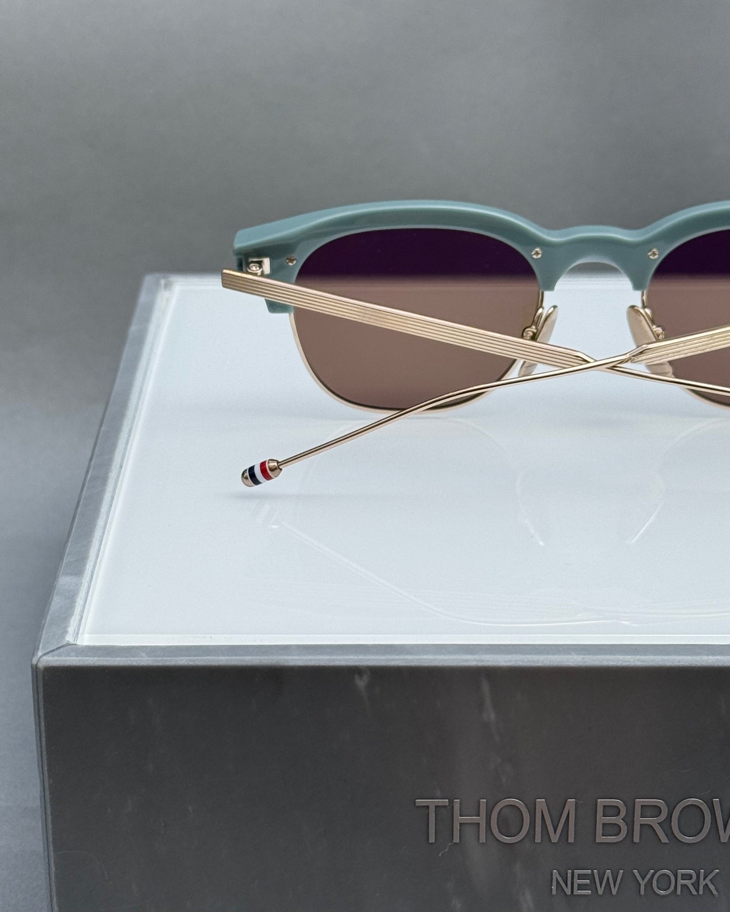 OVAL SUNGLASSES IN ACETATE AND TITANIUM WITH BROWN LENSES