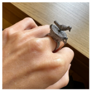 SCULPTURAL BIRD-MOTIF RING SET WITH DIAMONDS