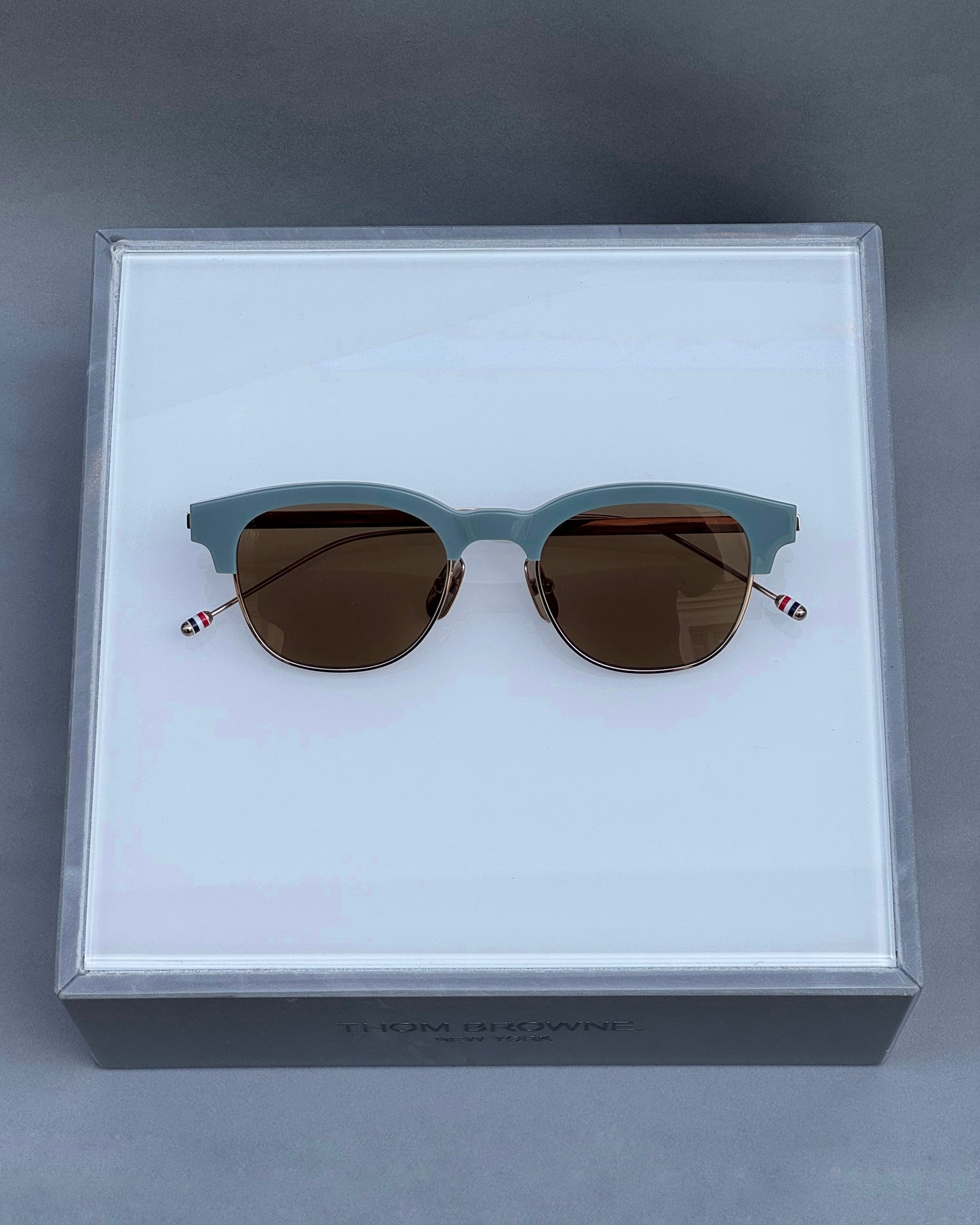 OVAL SUNGLASSES IN ACETATE AND TITANIUM WITH BROWN LENSES