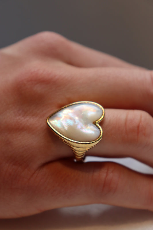 WHITE HEART RING