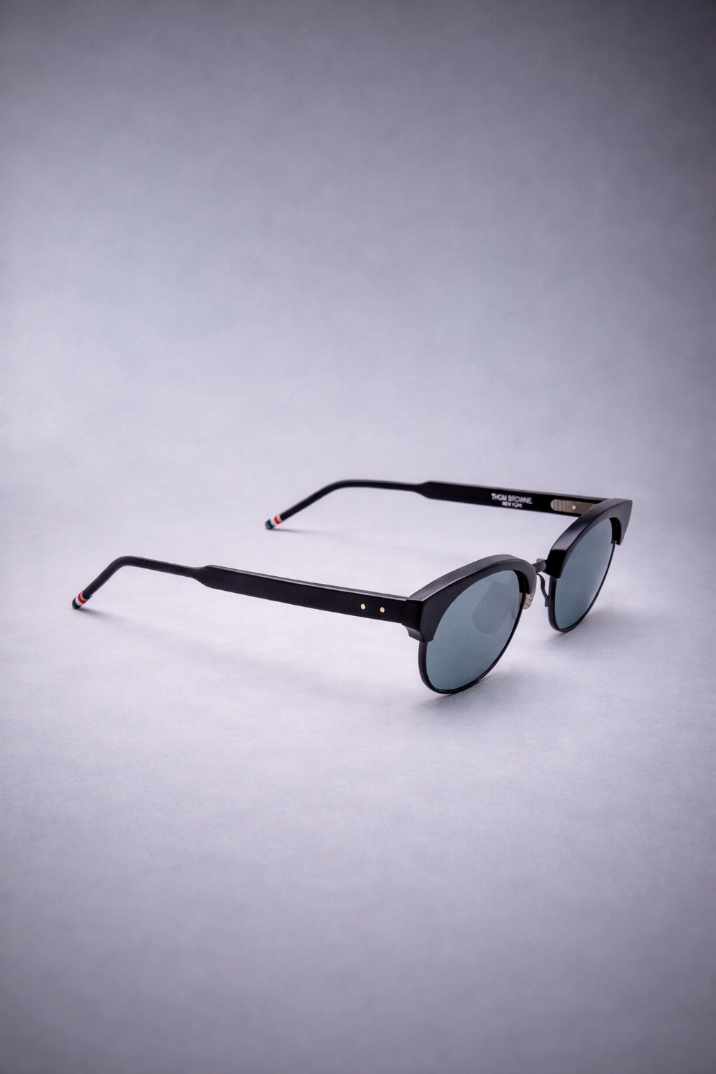 OVAL SUNGLASSES IN ACETATE AND TITANIUM BLACK w GOLD