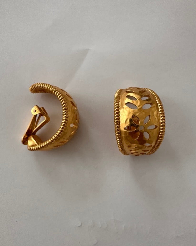 VINTAGE - LANVIN EAR CLIPS