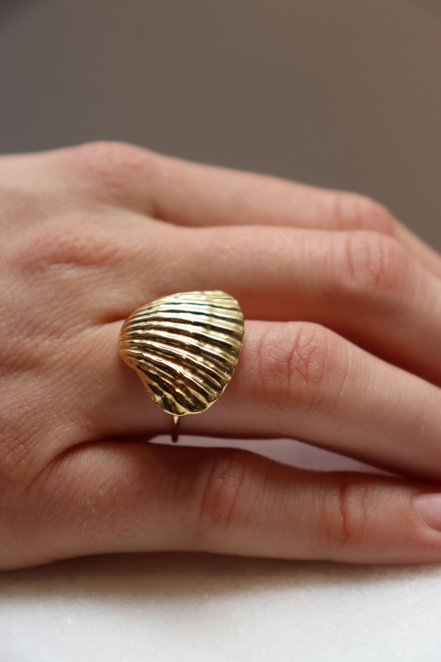 GOLDEN SHELL RING