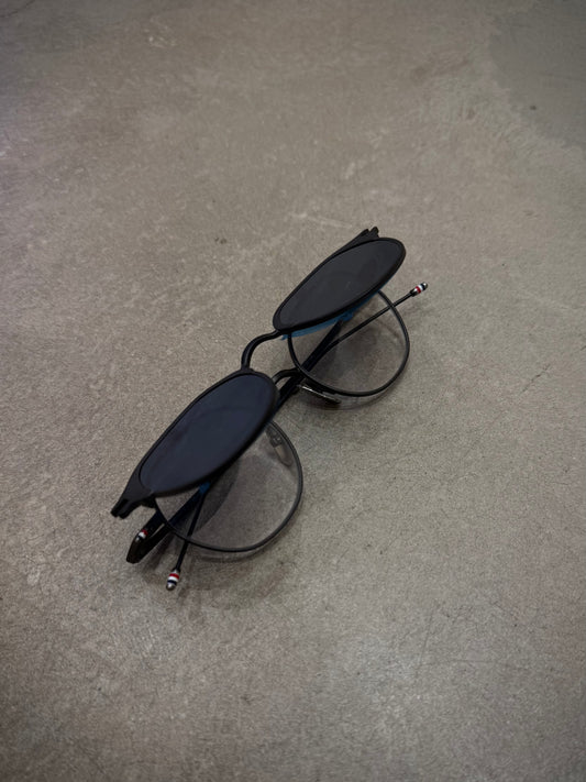 ROUND CLIP ON SUNGLASSES IN TITANIUM - GREY GUNMETAL