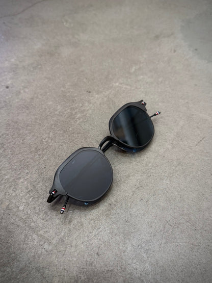 ROUND CLIP ON SUNGLASSES IN TITANIUM - GREY GUNMETAL