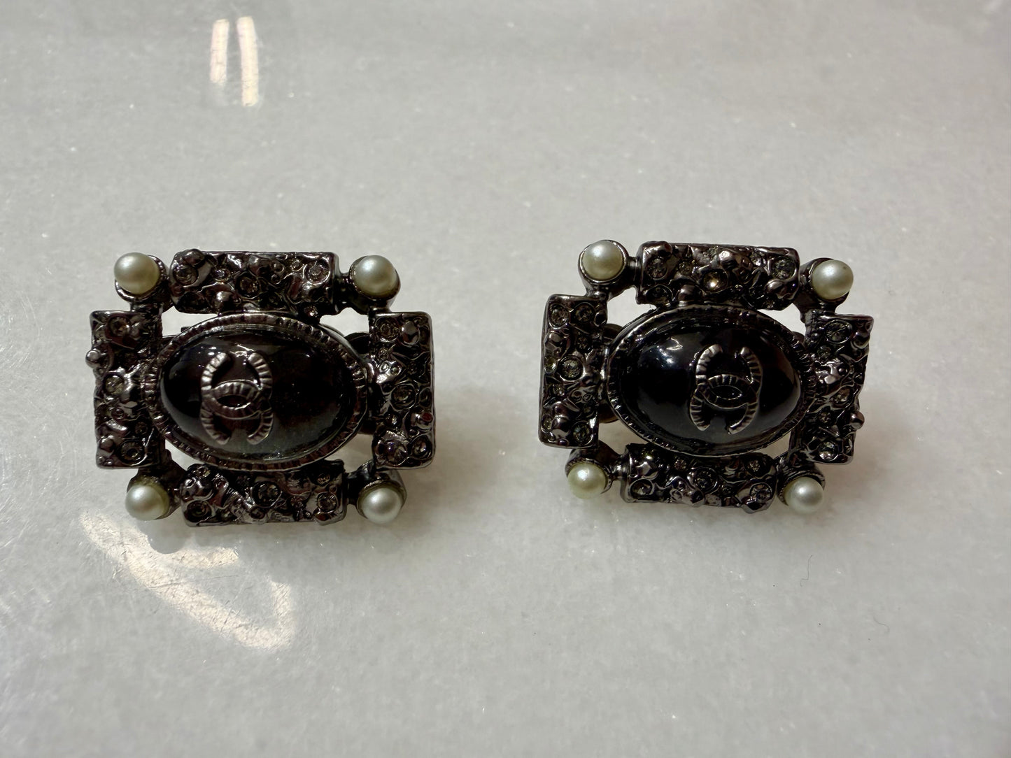 CHANEL - EAR CLIPS - VINTAGE