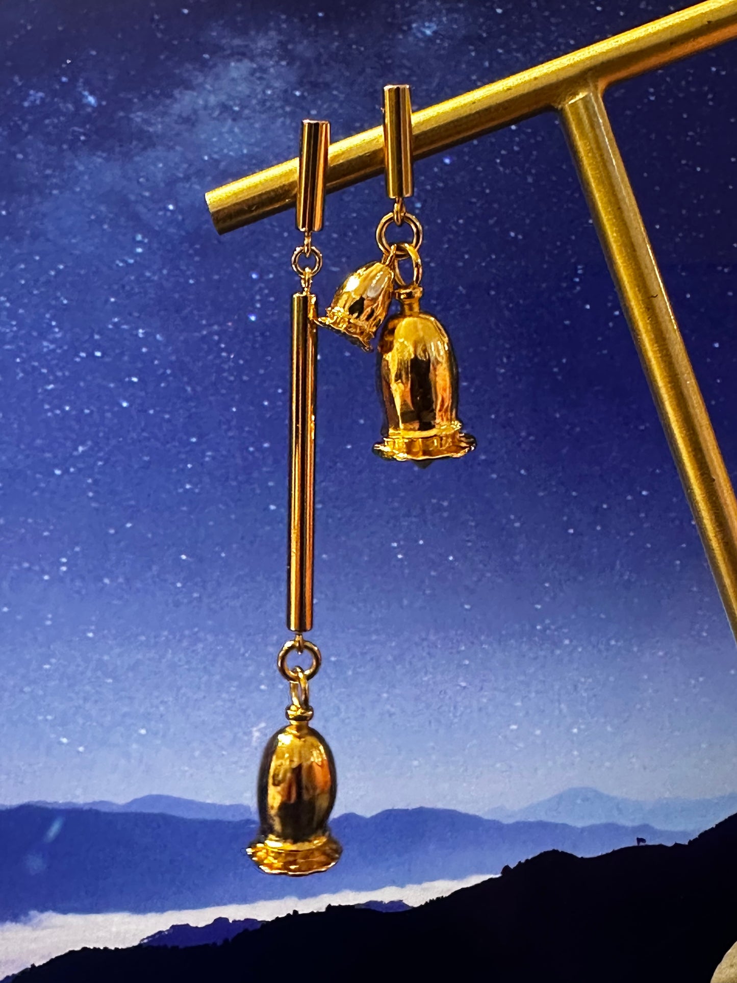 MAKY ASSYMETRICAL DROP EARRINGS