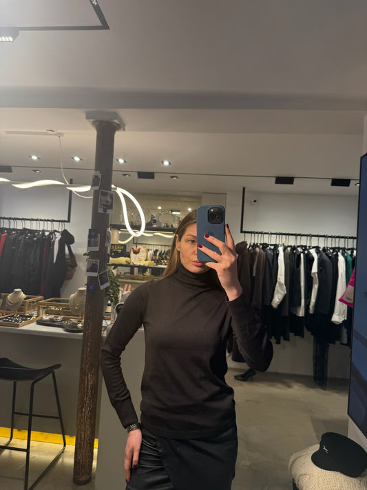 TURTLENECK SWEATER FOUR