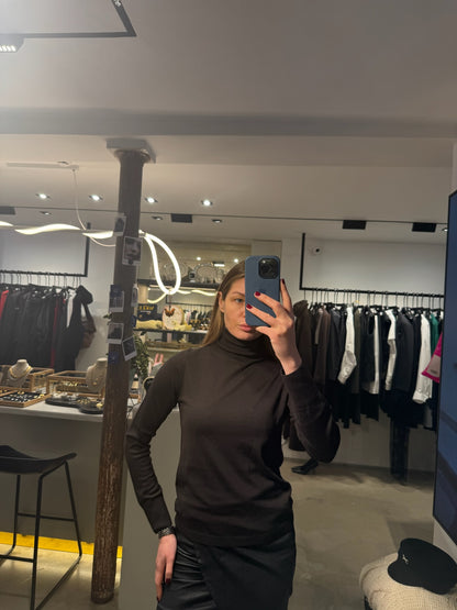 TURTLENECK SWEATER FOUR