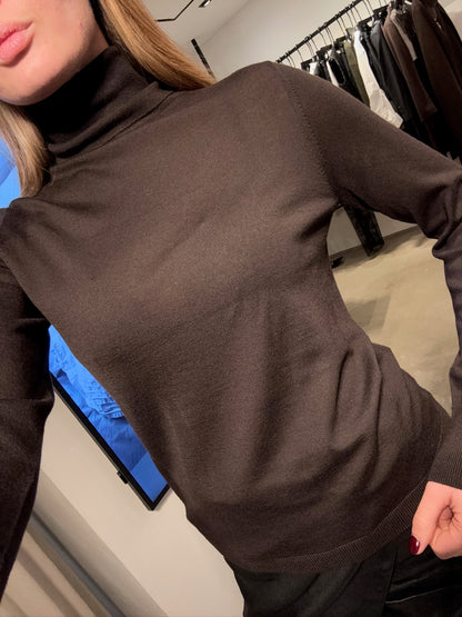 TURTLENECK SWEATER FOUR