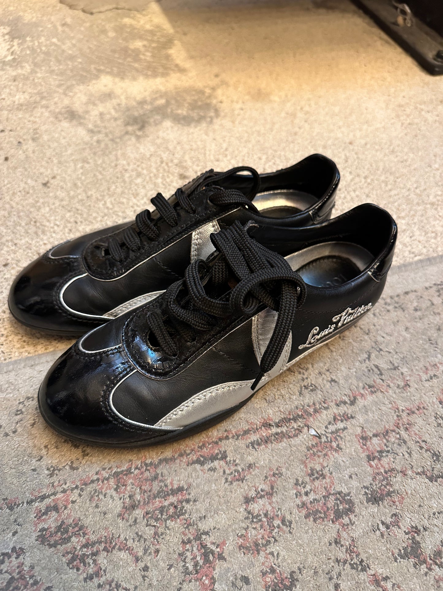 VINTAGE - LV BLACK LEATHER SNEAKERS