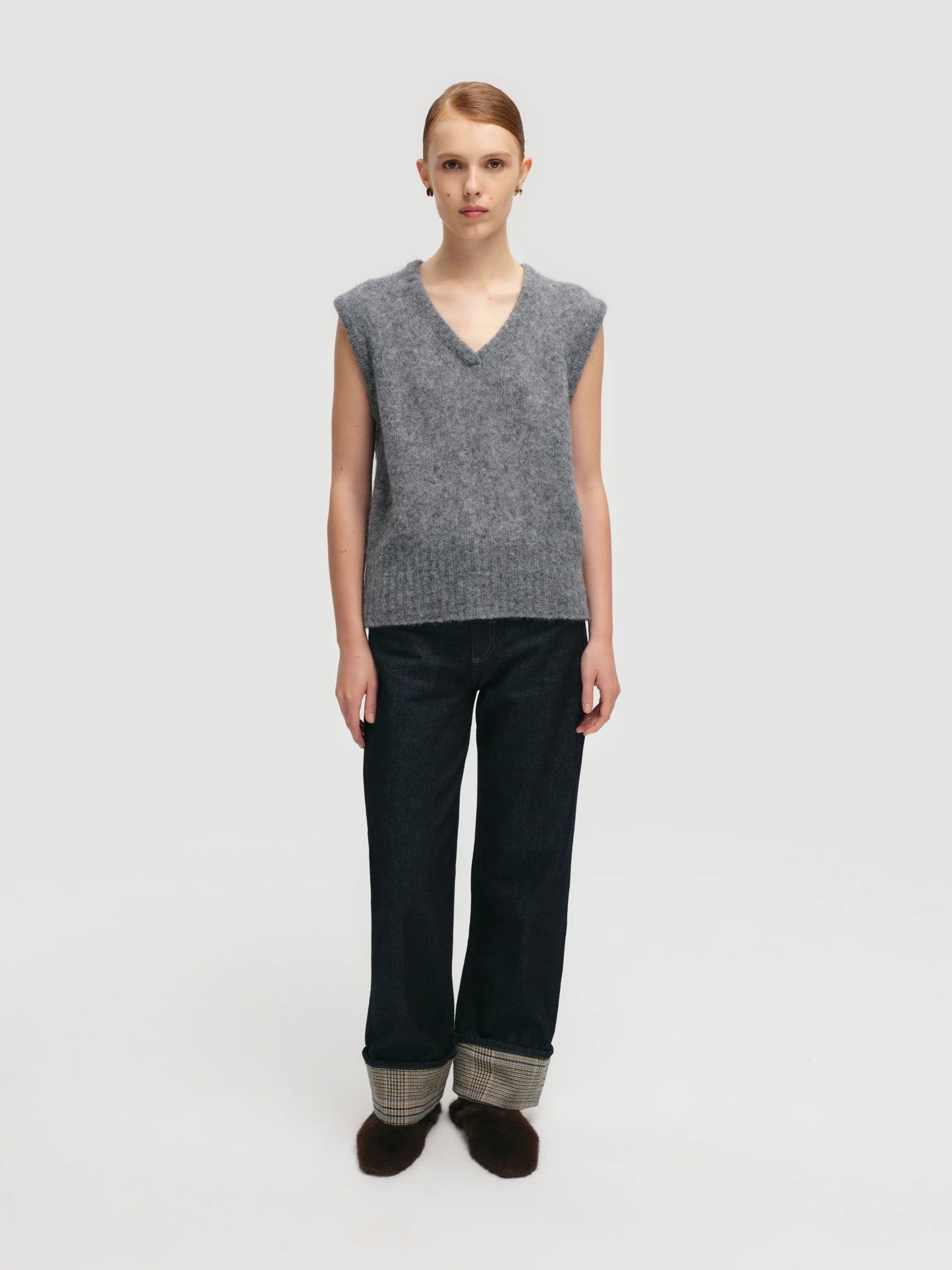 LACE-TRIMMED VEST IN GREY