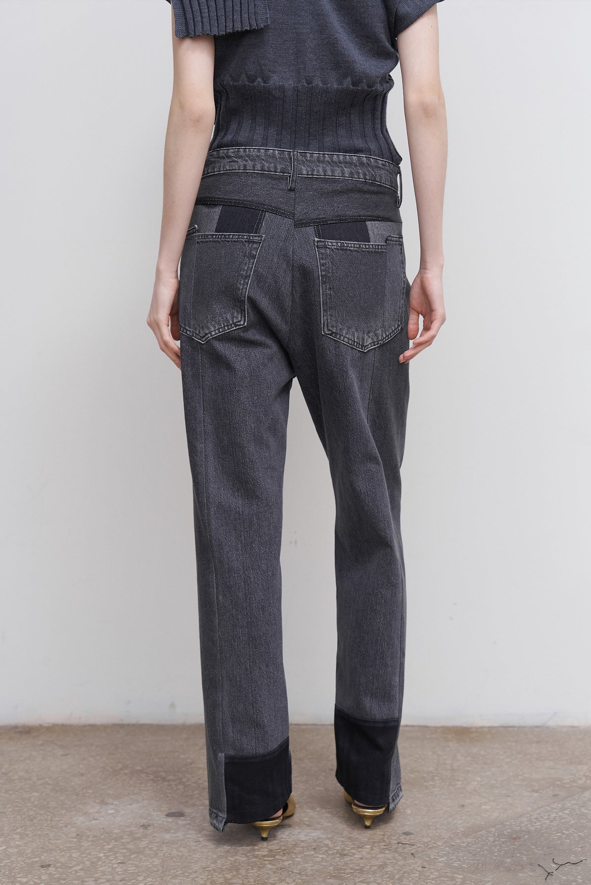 FRAYED STRAIGHT JEANS