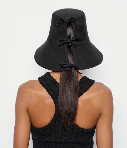 BLACK BUCKET HAT