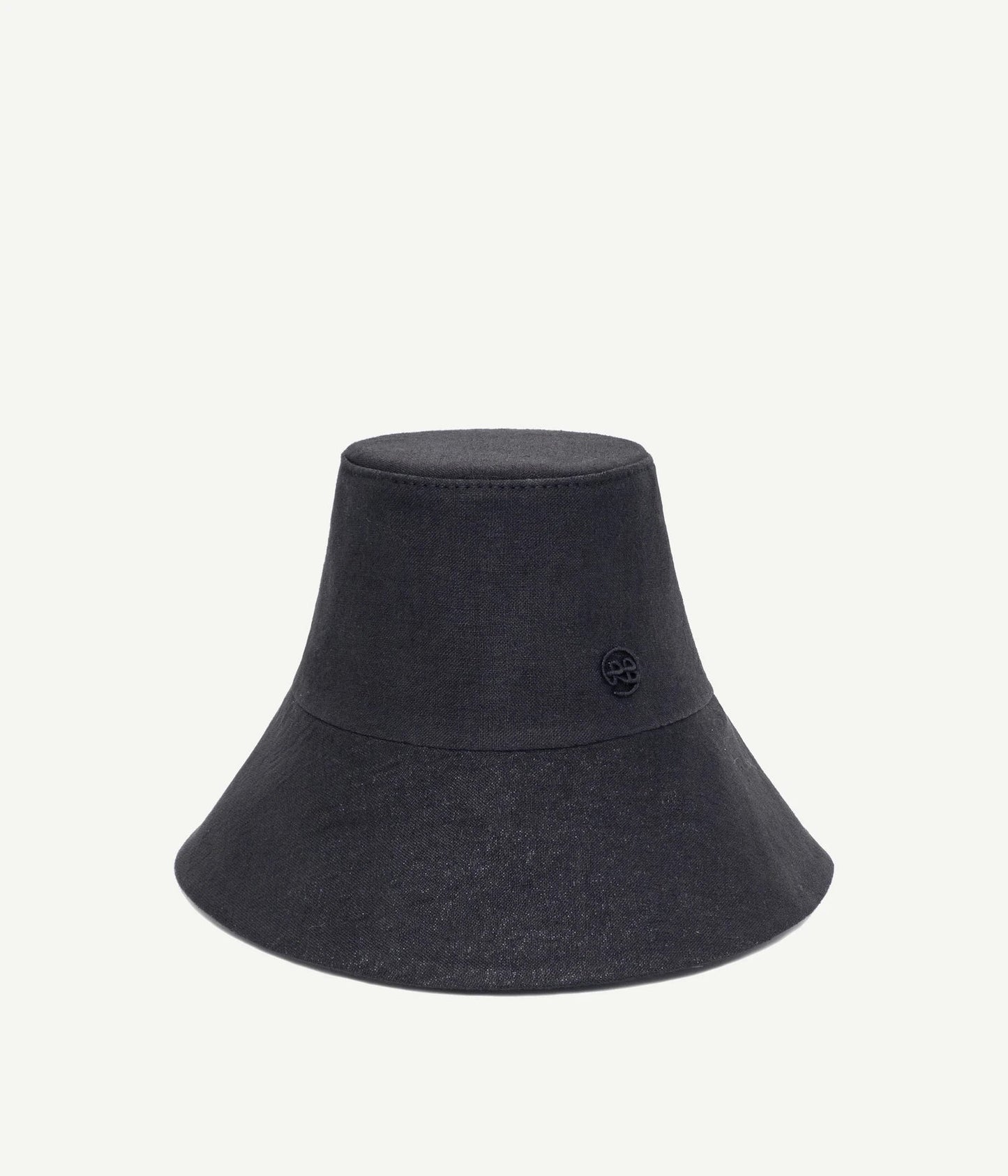 BLACK BUCKET HAT
