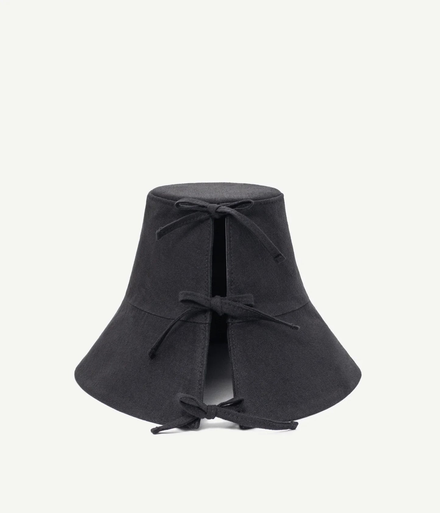BLACK BUCKET HAT