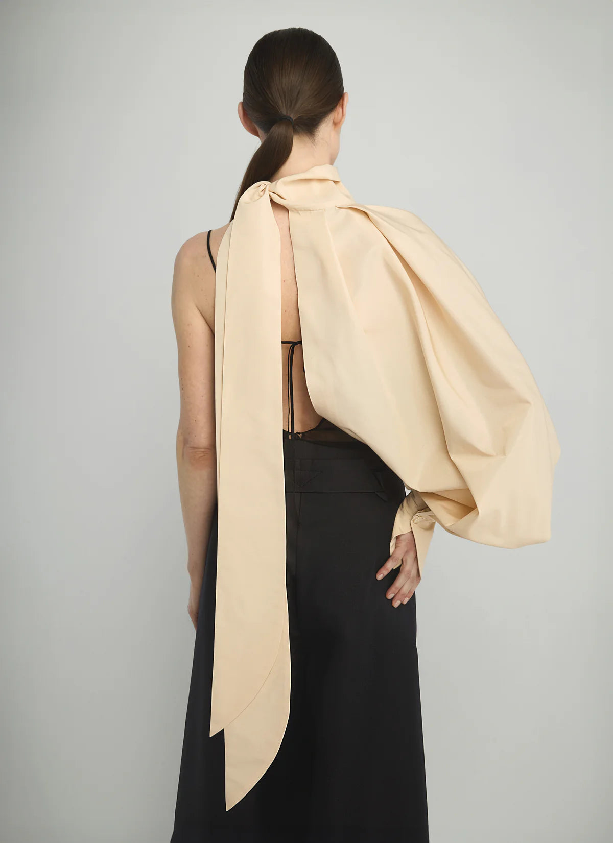 DECORATIVE ONE SHOULDER IN CREAM
