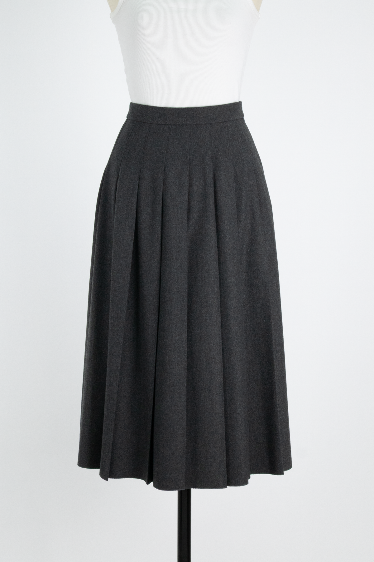 CLASSIC PLEATED SKIRT